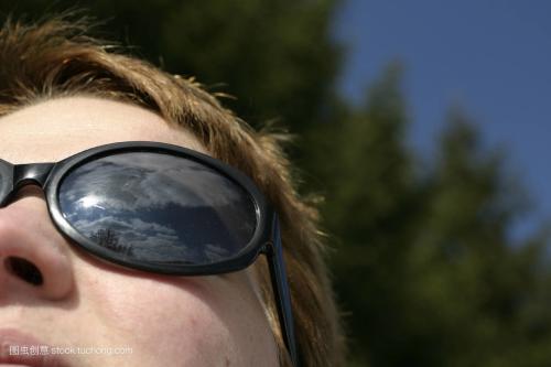 白癜風知識科普系列：白癜風病發(fā)的時候能用遮光劑嗎？