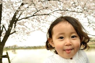 兒童臉部白癜風(fēng)應(yīng)該怎么診療?