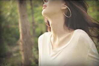 我們的脖子出現(xiàn)了白癜風(fēng)該怎么進(jìn)行護(hù)理呢?